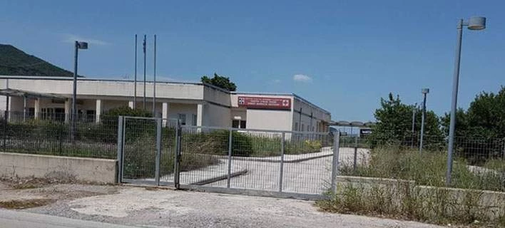 Καμένα Βούρλα: 42χρονος πέθανε έξω από το κλειστό Κέντρο Υγείας